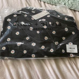 Alice + Olivia duffle bag 💰